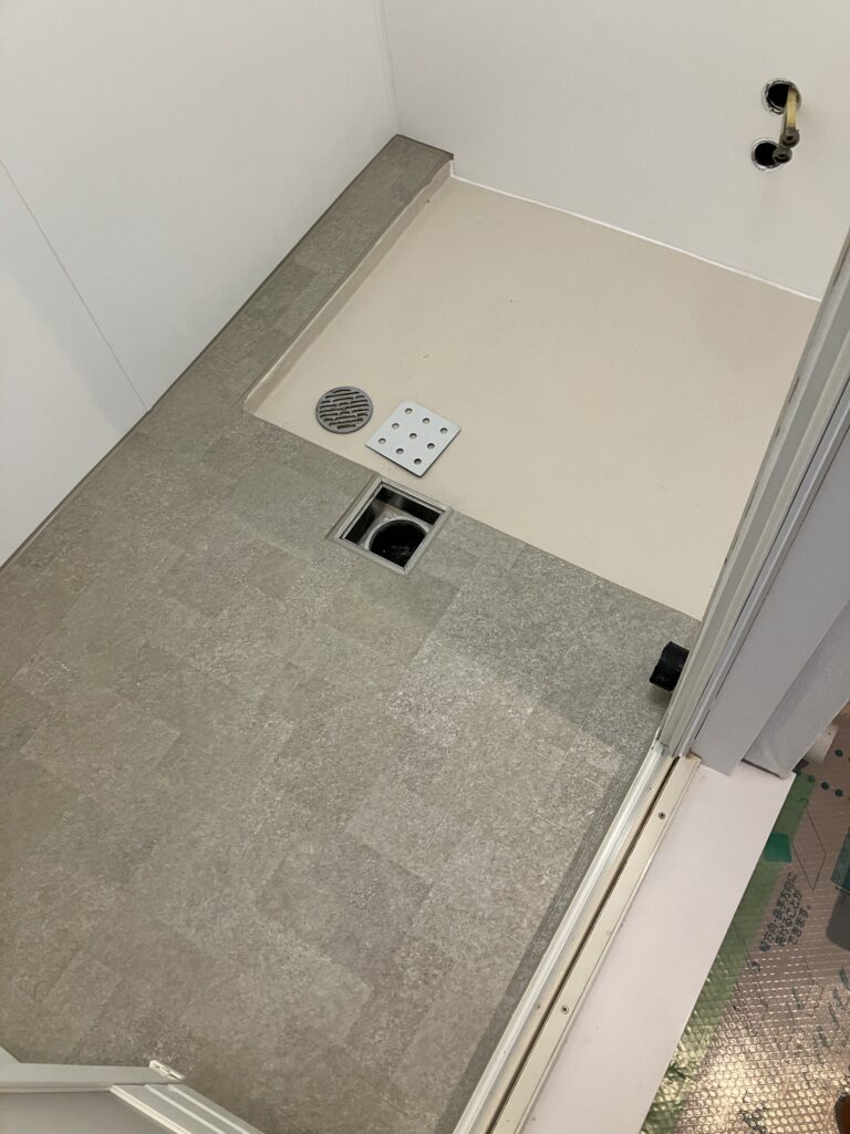 大阪浴室洗い場浴槽下補修工事（バスシステムデザイン研究所）